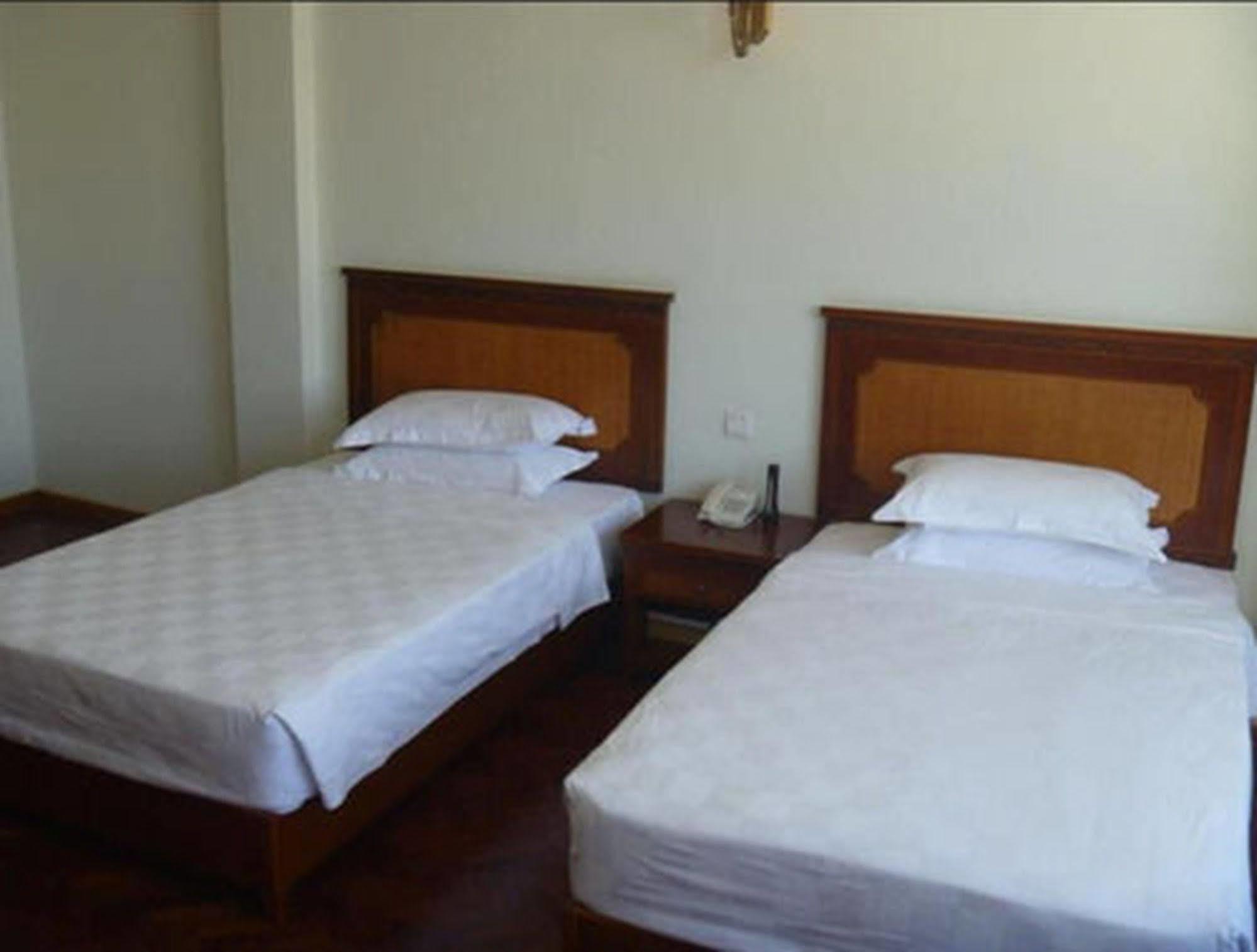 Myat Thinzar Hotel Oattara Thiri Dış mekan fotoğraf