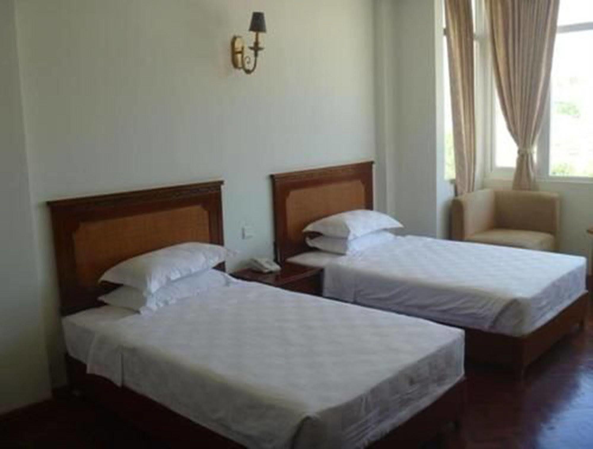 Myat Thinzar Hotel Oattara Thiri Dış mekan fotoğraf