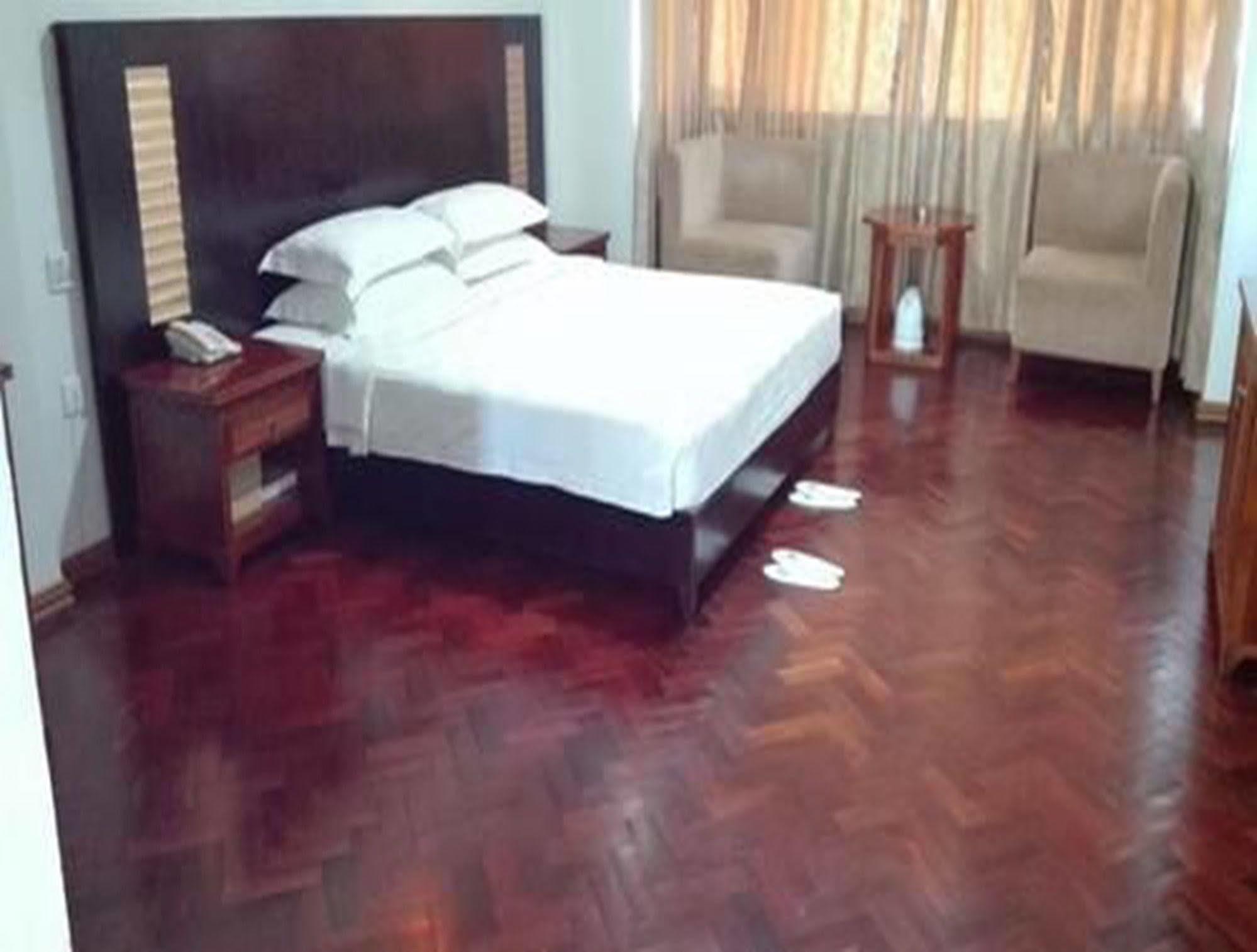 Myat Thinzar Hotel Oattara Thiri Dış mekan fotoğraf